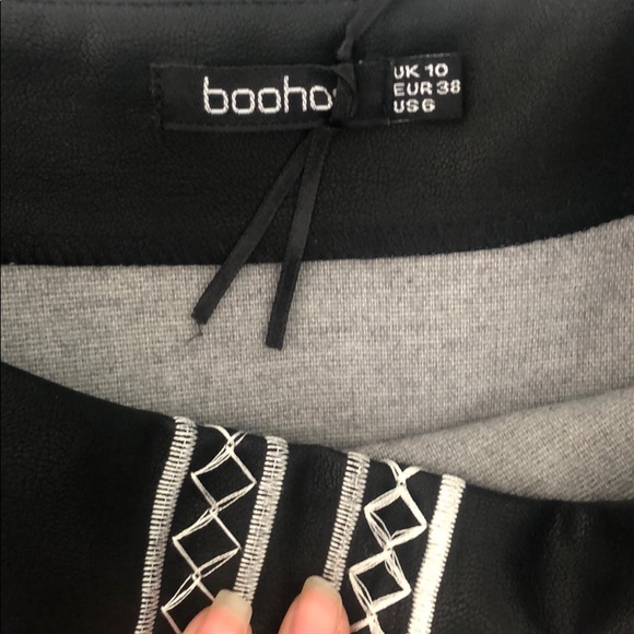 Black faux leather floral design skirt - Picture 2 of 2